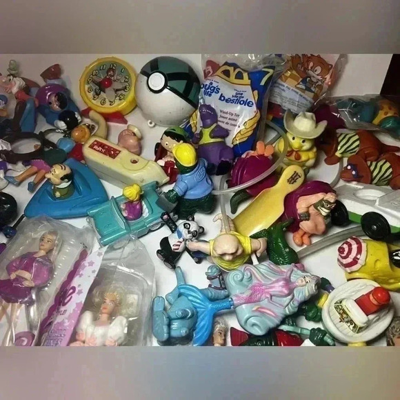 LARGE Vintage Mixed Lot of Fast Food Toys From 1980s-1990s, MEGA LOT!! - Picture 4 of 15